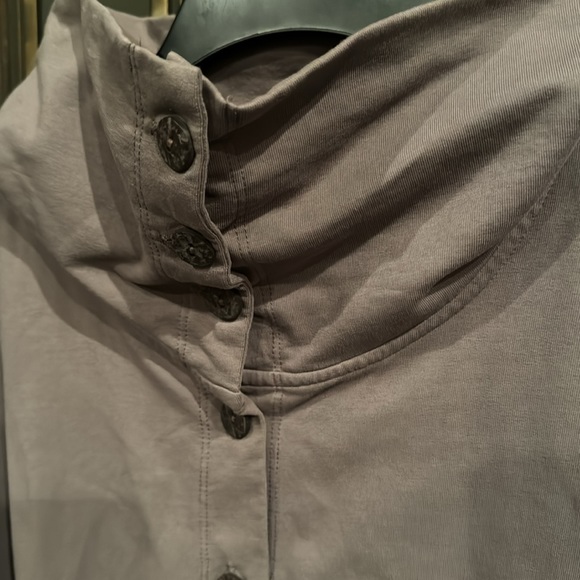 Basic threads Cropped Top - Picture 3 of 5